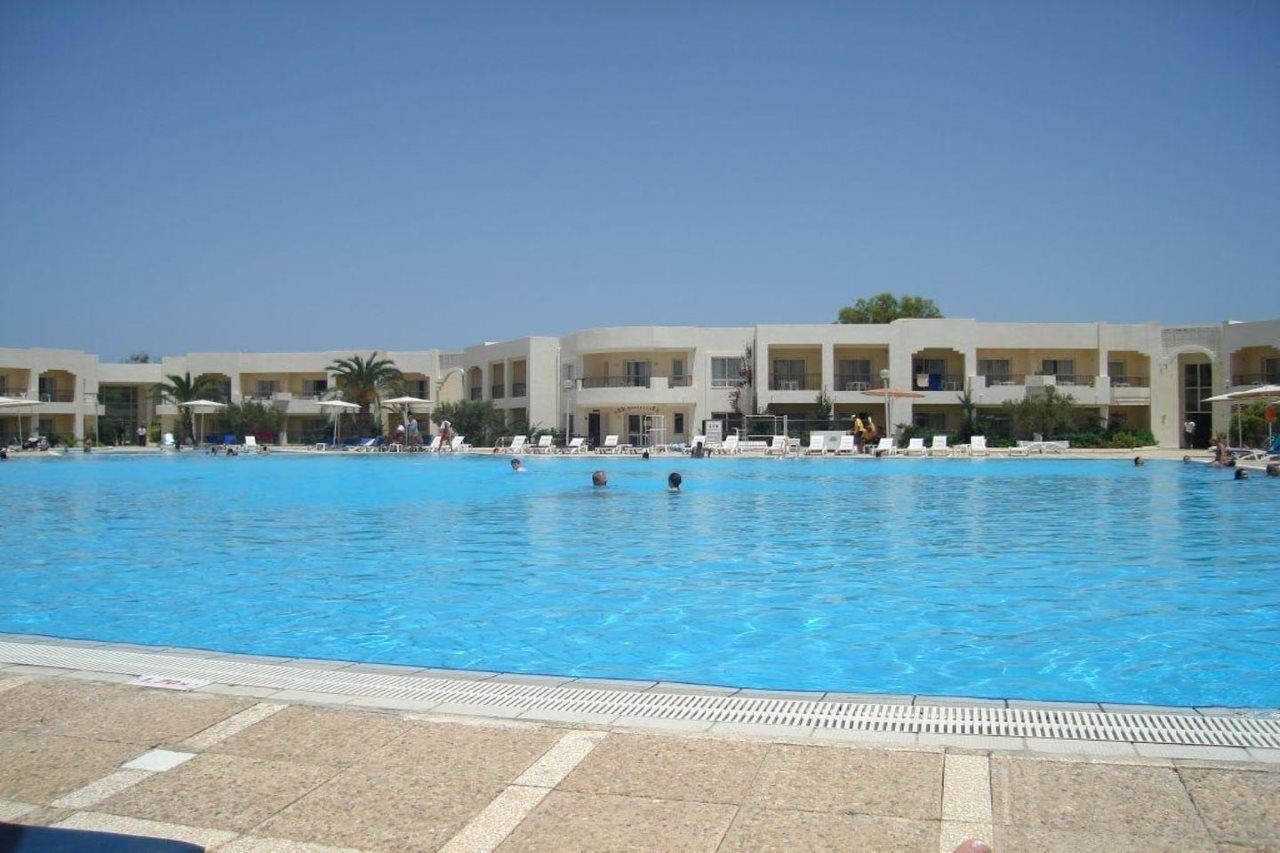 迦玛特厄尔毛拉迪酒店 外观 照片 The pool at the Grand Hotel